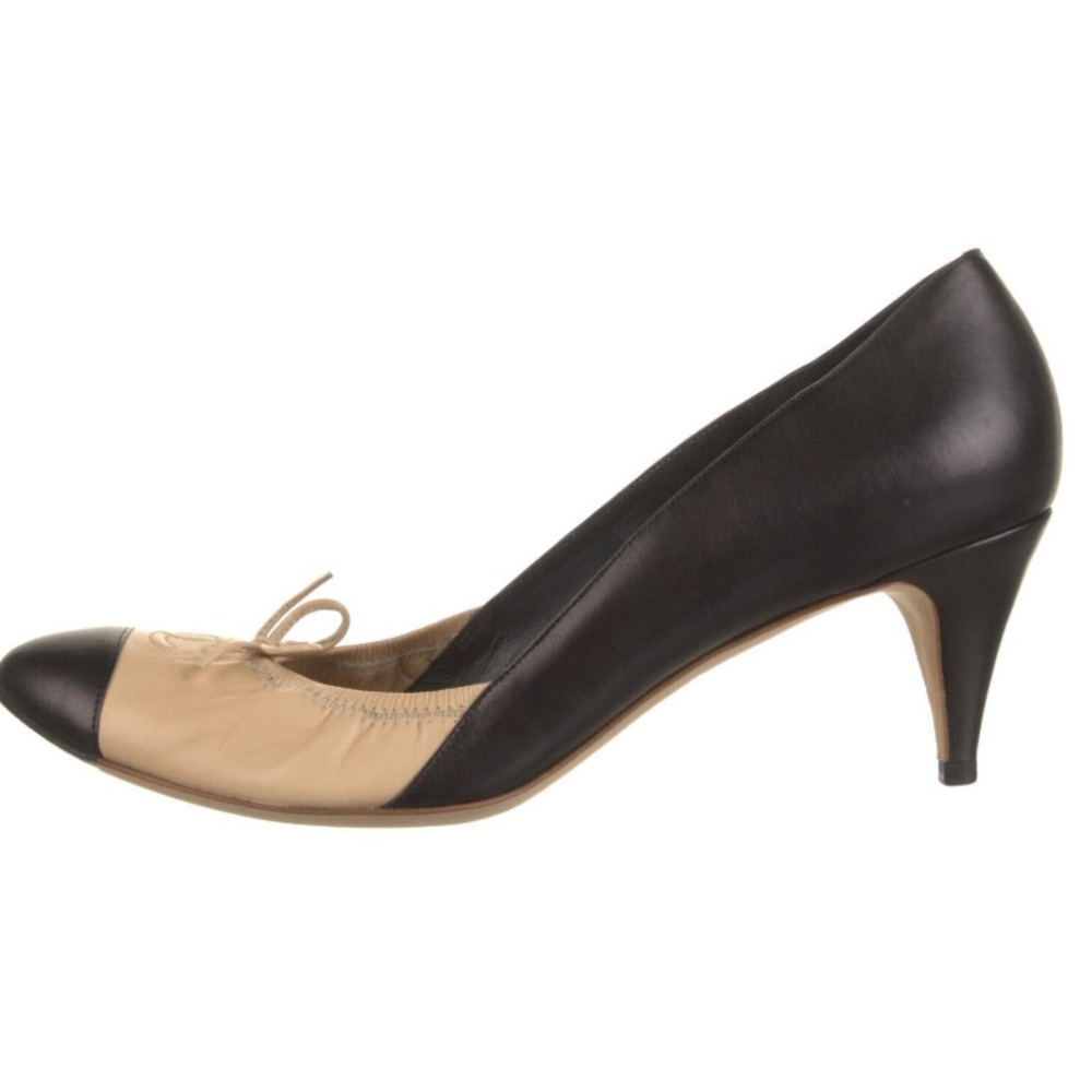 Copied photos-Women Chanel kitty heels in excellent condition. - Picture 2 of 5